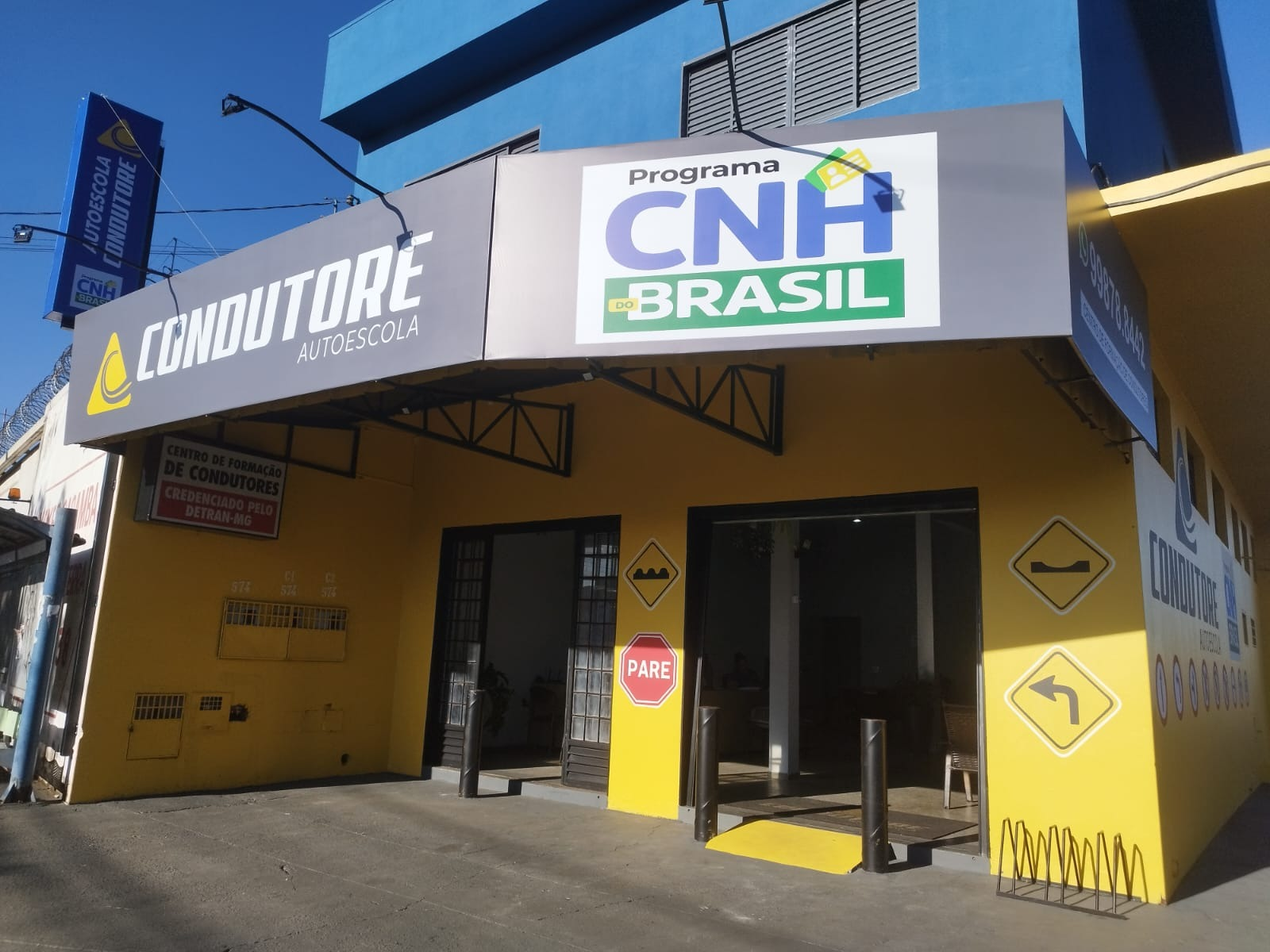 Fachada CONDUTORE DA  AVENIDA NOSSA SENHORA DO DESTERRO